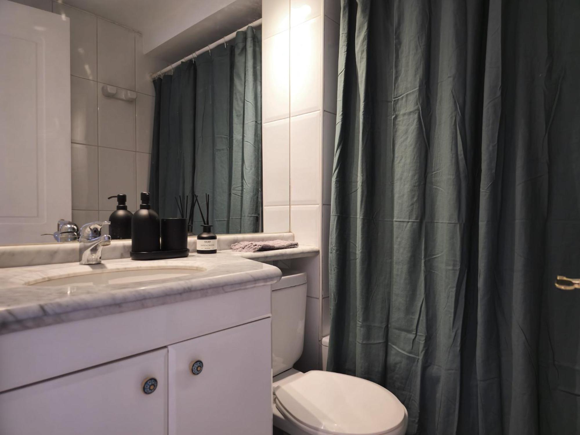 Dpto A Pasos Del Costanera Center Con Aire Acondicionado En Barrio El Golf Apartamento Santiago